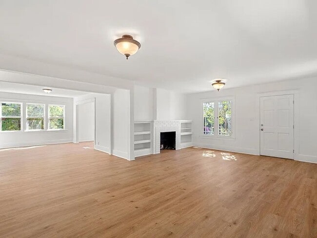 1044 Manzanita St in Los Angeles, CA - Building Photo - Building Photo