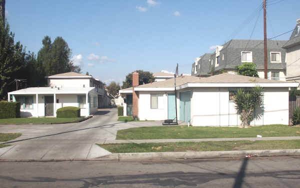 8121-8135 4th St in Buena Park, CA - Building Photo - Building Photo