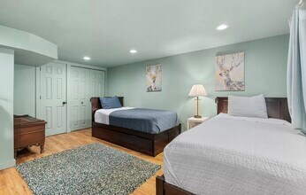 4427 SE Ramona St, Unit Lower Unit in Portland, OR - Foto de edificio - Building Photo