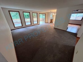 2650 SW Meyers Dr in Gresham, OR - Building Photo - Building Photo