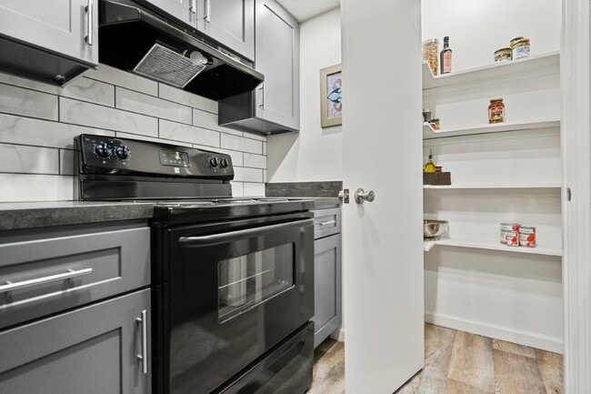 Canterbury Green in Fort Wayne, IN - Foto de edificio - Building Photo