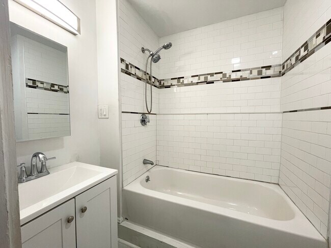 106 Summer St, Unit 3 in Somerville, MA - Foto de edificio - Building Photo