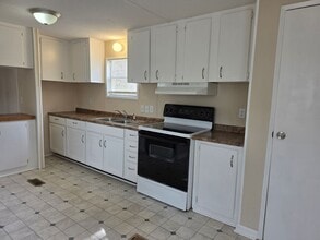 1133 Pickett Rd in Jacksonville, NC - Building Photo - Building Photo