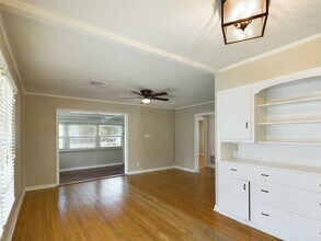 305 Bolton Ave in College Station, TX - Building Photo - Building Photo