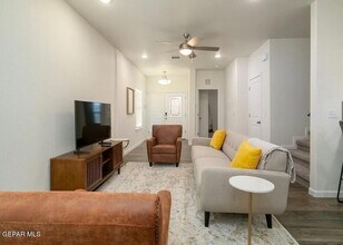 1074 Hoppas St, Unit A in El Paso, TX - Building Photo - Building Photo