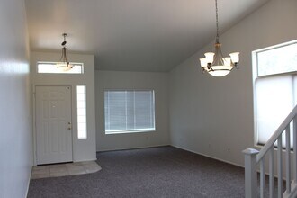 8420 S 50th Dr in Phoenix, AZ - Foto de edificio - Building Photo