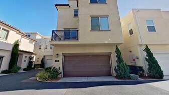 574 S Motif St in Anaheim, CA - Building Photo