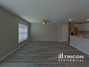 3057 Pink Gerbera Sq in Plant City, FL - Building Photo - Building Photo
