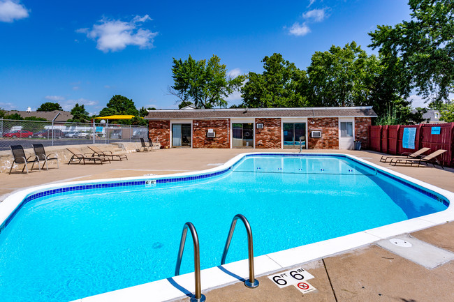 Clairborne Court Apartments photo'