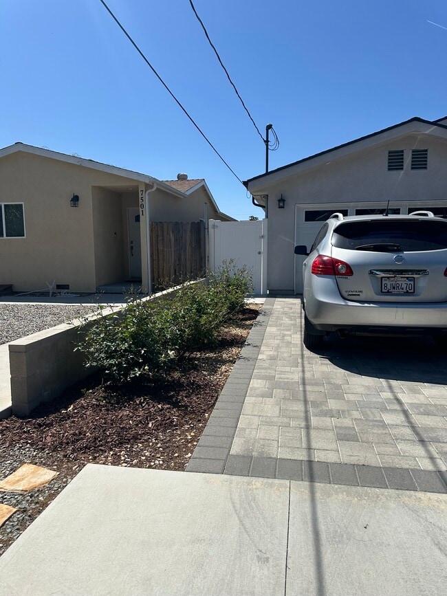 7507 Yarmouth Ave in Reseda, CA - Foto de edificio - Building Photo