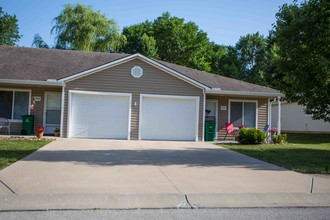 Hillcrest Garden in Pleasant Hill, MO - Building Photo - Other