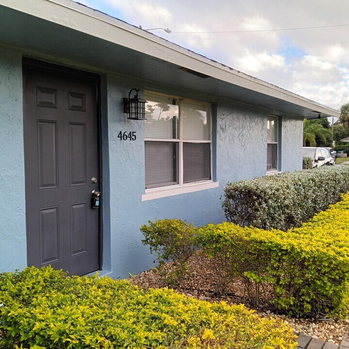 4645 Myrtle Ln in West Palm Beach, FL - Building Photo