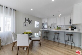 5413 Homeside Ave in Los Angeles, CA - Foto de edificio - Building Photo
