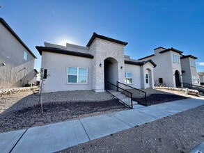 2232 Sammy Cervantes St in El Paso, TX - Building Photo - Building Photo