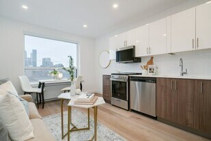 2707 Yonge St in Toronto, ON - Building Photo