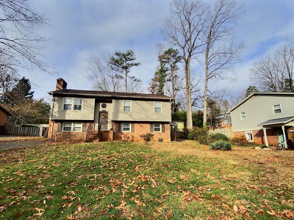 1326 Oak Tree Ln in Charlottesville, VA - Building Photo