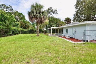 505 Coconut Ave E in Port St. Lucie, FL - Foto de edificio - Building Photo