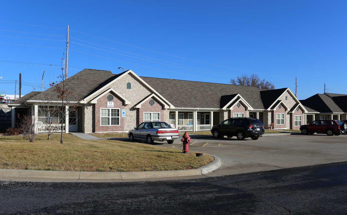 The Villas at Ridge Pointe in Kansas City, KS - Building Photo