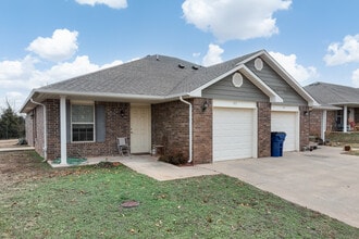 Cottage Park Guthrie in Guthrie, OK - Building Photo - Building Photo