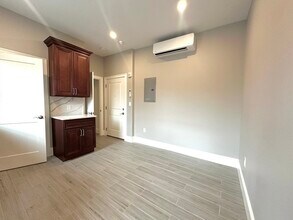 1152 Cambridge St, Unit 2 in Cambridge, MA - Foto de edificio - Building Photo
