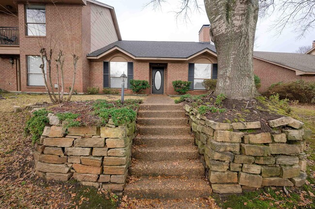 5819 Hollytree Dr in Tyler, TX - Building Photo - Building Photo