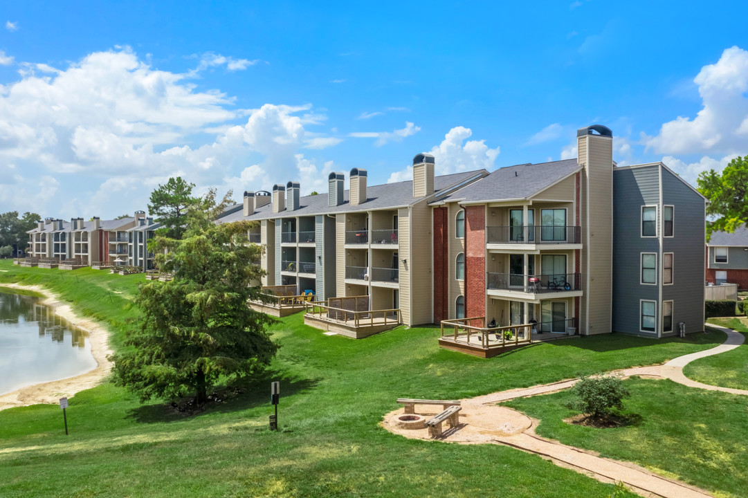 Towne Lake Apartments in Houston, TX - Building Photo