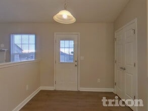 7031 Red Bud Cir in Charlotte, NC - Foto de edificio - Building Photo