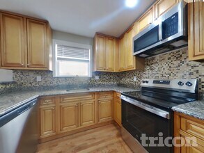 2000 Gaither St in Temple Hills, MD - Foto de edificio - Building Photo