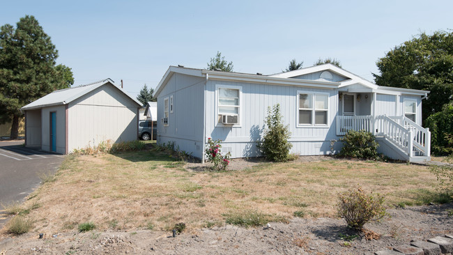 Lake Creek Ranch Manufactured in Tangent, OR - Building Photo - Building Photo