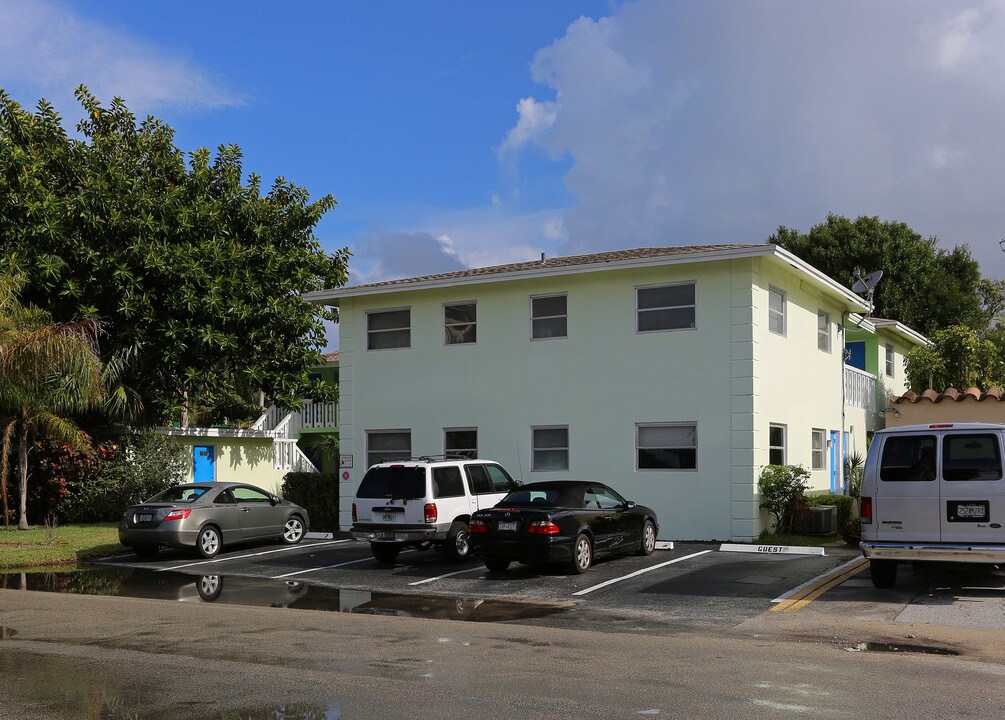 Island City Apartments in Oakland Park, FL - Foto de edificio