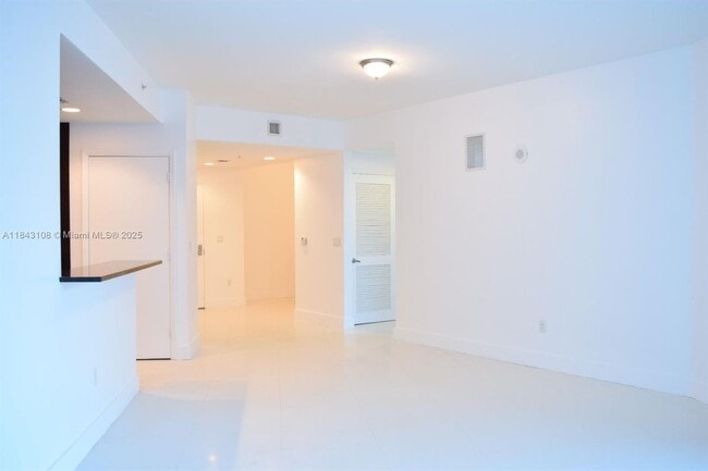 3030 NE 188th St in Aventura, FL - Building Photo - Building Photo