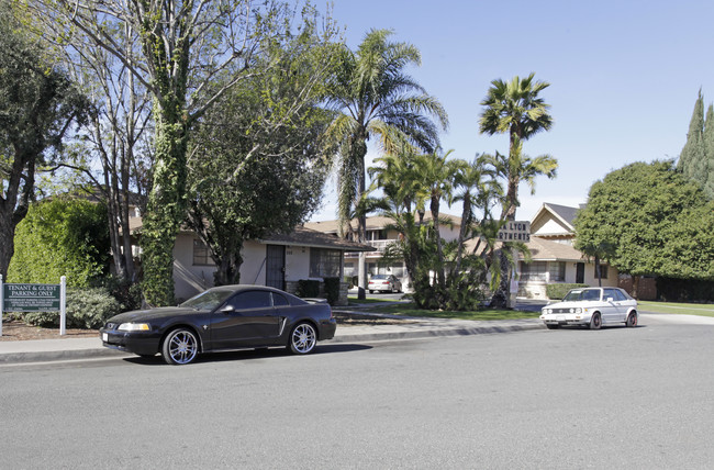 Park Lyon Apartments in Santa Ana, CA - Building Photo - Building Photo