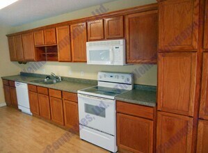613 Bonnymeade Dr in Champaign, IL - Building Photo - Building Photo