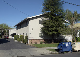 Yosemite Townhomes in Fresno, CA - Building Photo - Building Photo