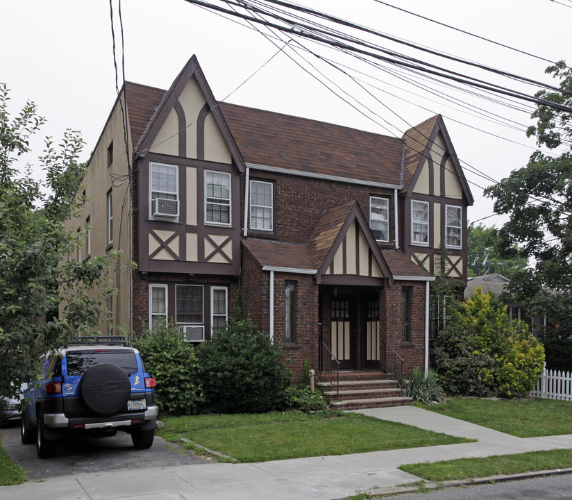 618-620 Metropolitan Ave in Staten Island, NY - Building Photo