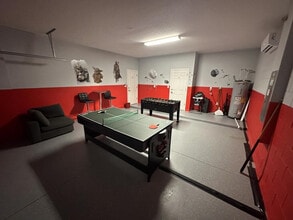 2305 Victoria Dr in Davenport, FL - Foto de edificio - Building Photo