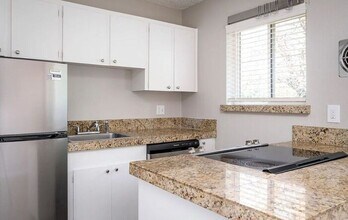 9550 SW Washington Dr in Portland, OR - Building Photo - Building Photo