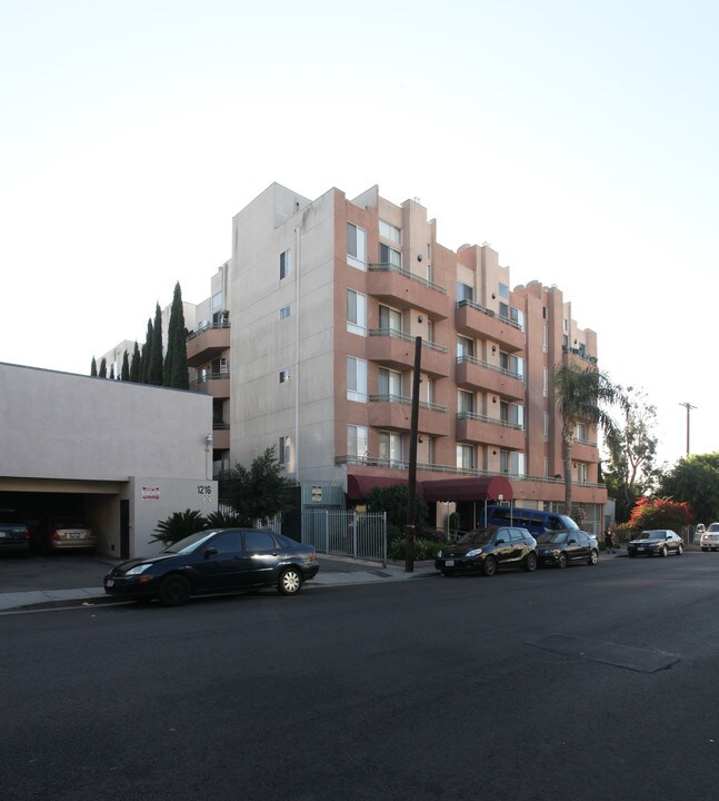 1210 N Las Palmas Ave in Los Angeles, CA - Foto de edificio