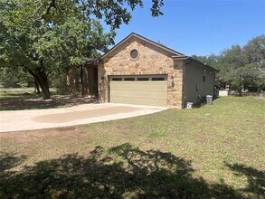 313 Bedford Dr in Spicewood, TX - Building Photo - Building Photo