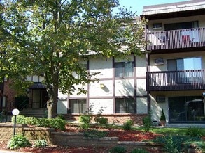 Oaks at Bentonshire in St. Cloud, MN - Foto de edificio - Building Photo