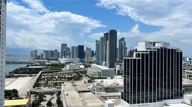1750 N Bayshore Dr in Miami, FL - Building Photo - Building Photo