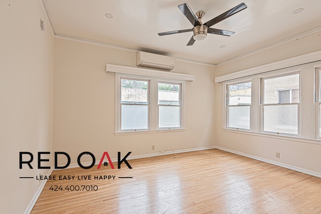 property at 852 N Oxford Ave