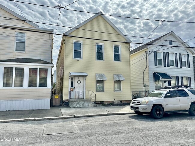 37 High St in Green Island, NY - Building Photo - Building Photo