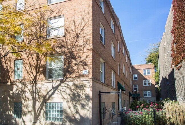 property at 722 W Barry Ave