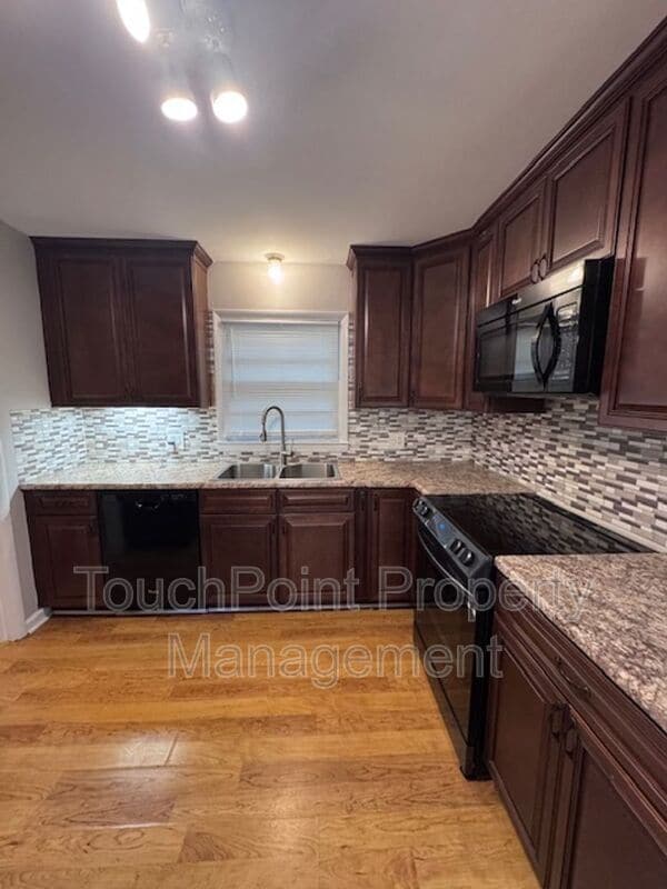 448 E John St in Matthews, NC - Building Photo - Building Photo