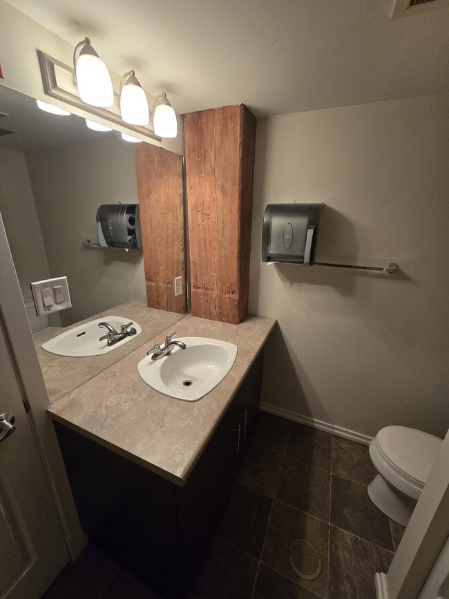 128 James Ave in Winnipeg, MB - Building Photo - Building Photo