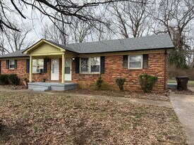 327 Garden Park Dr in Nicholasville, KY - Building Photo