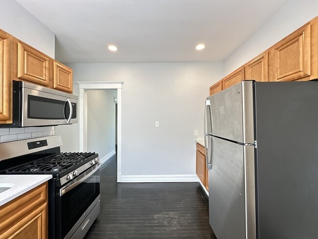 2552 N Kildare Ave, Unit 2N in Chicago, IL - Foto de edificio - Building Photo
