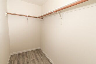 3610 Apache Meadows Drive in Baytown, TX - Foto de edificio - Building Photo