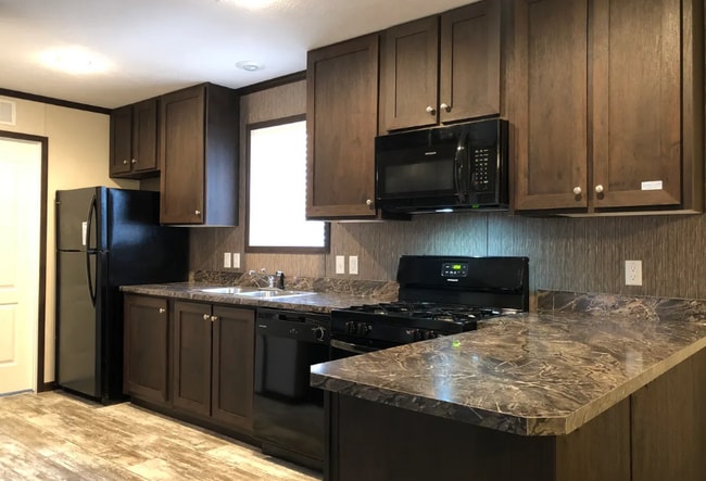 114 Applewood Ln in Columbus, MI - Building Photo - Building Photo